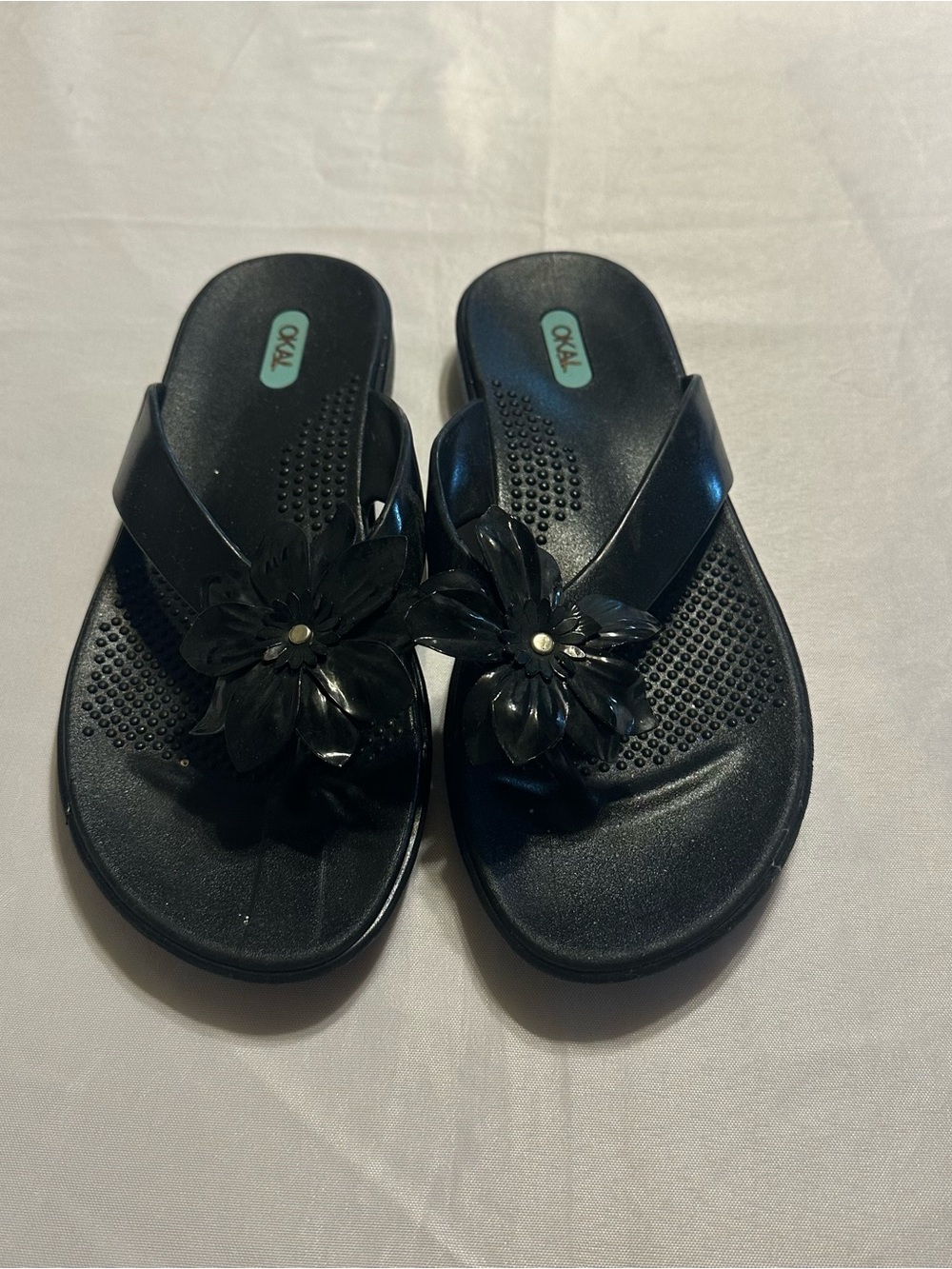 OKA. B Black Floral Toe-Post Slide Sandals size M/L
